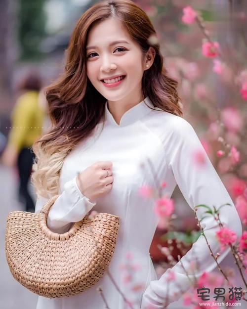 Giải tỏa lấn chiếm hành lang an toàn giao thông tại Ngã 3, Hòa Lạc  